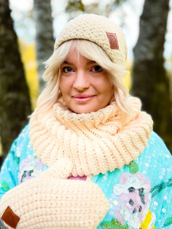 Czapka ręcznie robiona EXPLORER ,,Ecru"