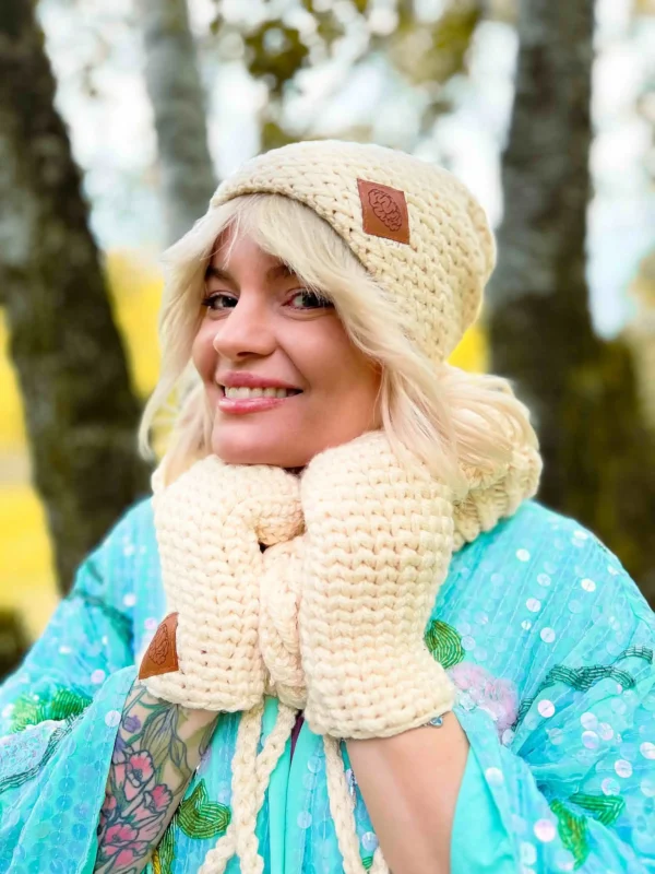 Czapka ręcznie robiona EXPLORER ,,Ecru"