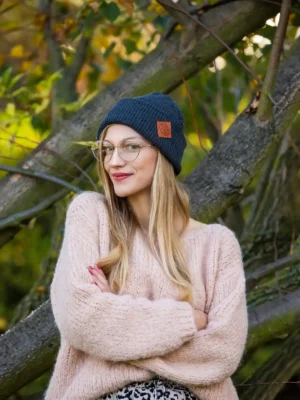 Czapka beanie logo ekoskórka "Ciemny szary"