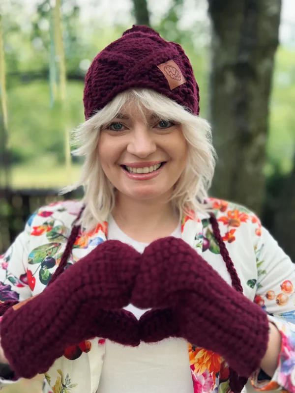 Stylowa czapka z pomponem HERO "Bordo"