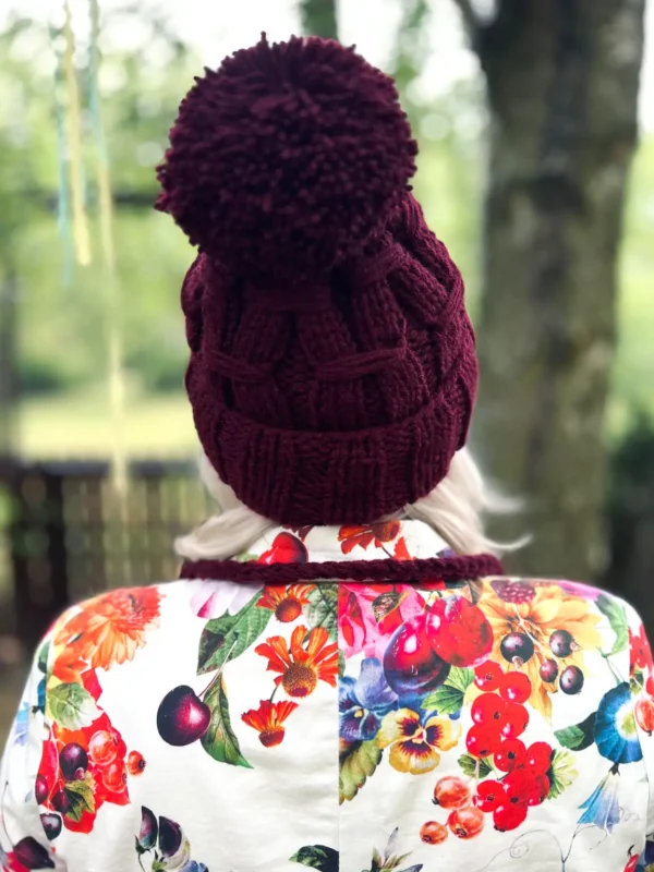 Czapka z dużym pomponem EUFORIA ,,Bordo"