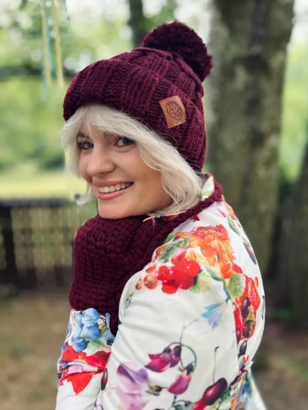 Czapka z dużym pomponem EUFORIA ,,Bordo"