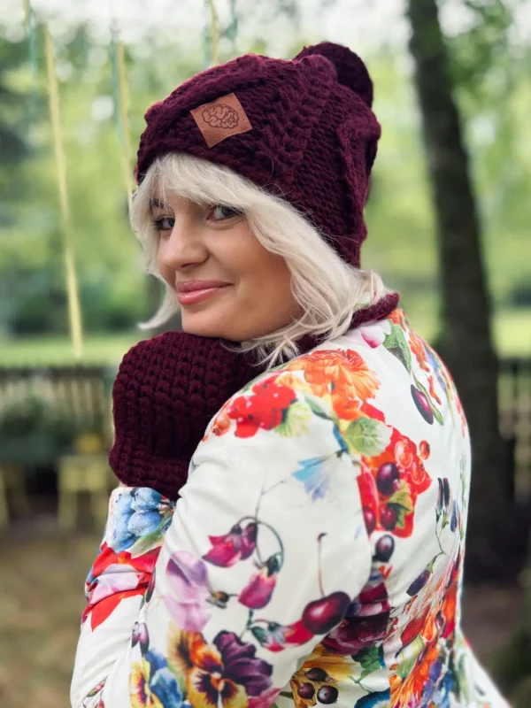 Stylowa czapka z pomponem HERO "Bordo"