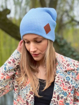 Czapka long logo ekoskórka "Jasny niebieski"