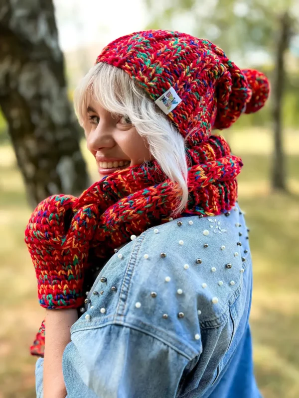 Czapka zimowa podszyta polarem FUN ,,Czerwienie"