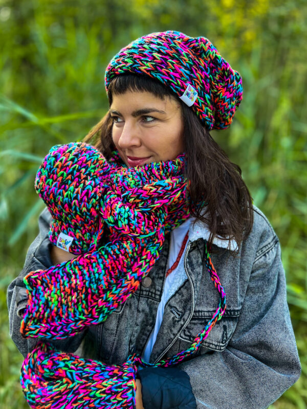 SZAL handmade "Czarne kolorki szalik"