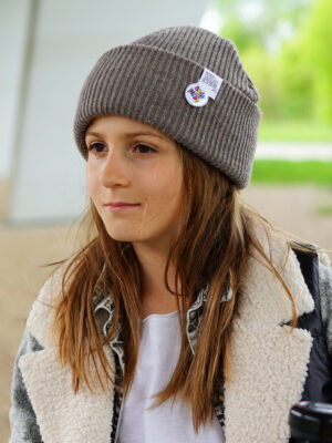 Czapka beanie dla dziecka logo kolorowe "Ciemny beż"