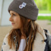 Czapka beanie dla dziecka logo kolorowe "Ciemny beż"