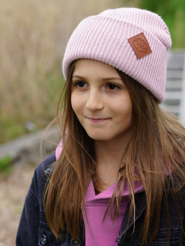 Modna czapka dla dziecka logo ekoskórka "Jasny róż"