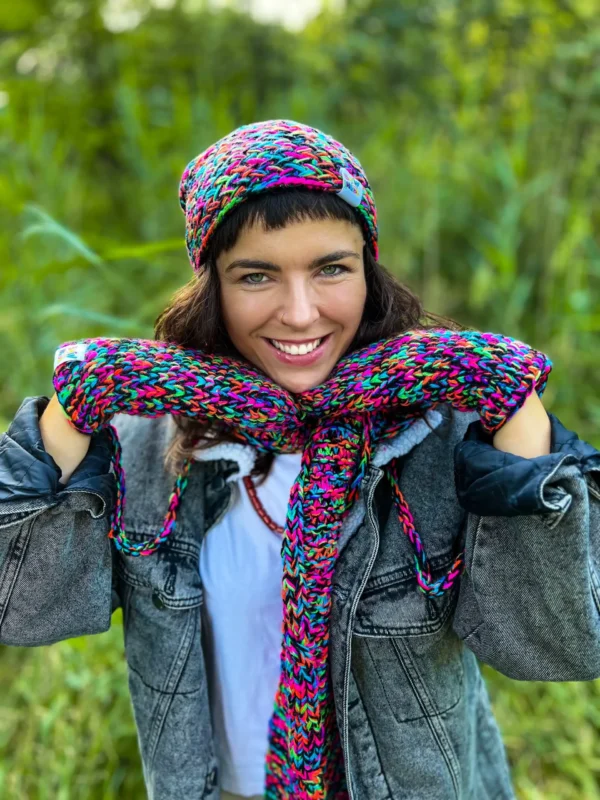 Rękawiczki handmade ze sznureczkiem ,,Czarne kolorki"