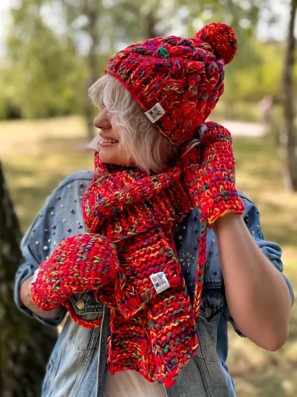 Rękawiczki handmade ze sznureczkiem ,,Czerwienie"