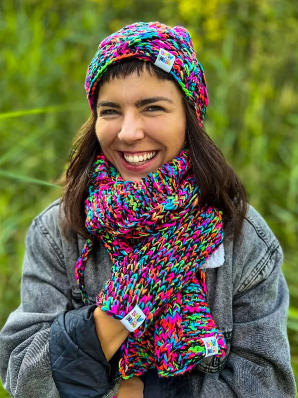 Rękawiczki handmade ze sznureczkiem ,,Czarne kolorki"