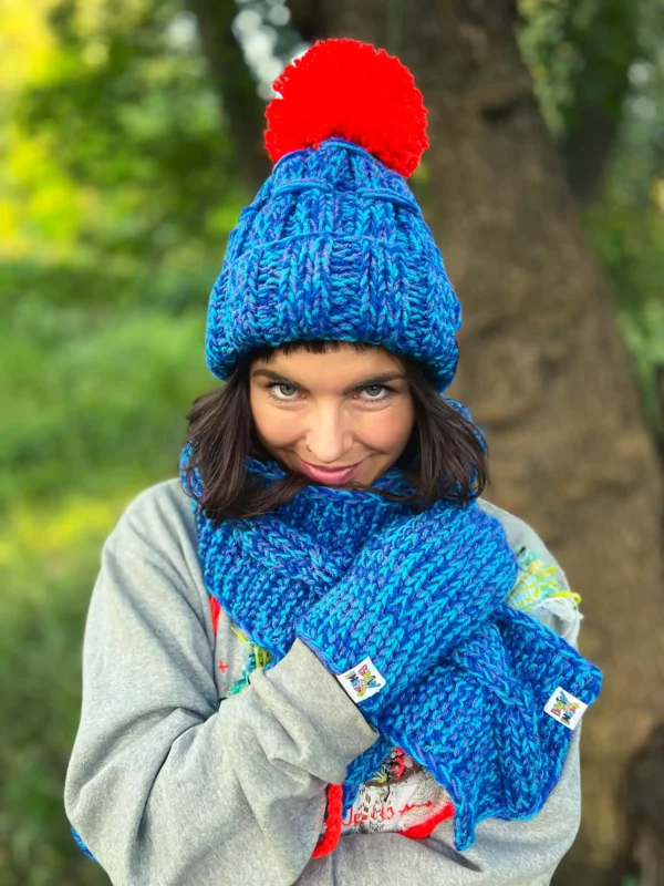 Czapka z wielkim pomponem EUFORIA ,,Niebieskości"