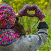 Rękawiczki handmade ze sznureczkiem ,,Czarne kolorki"