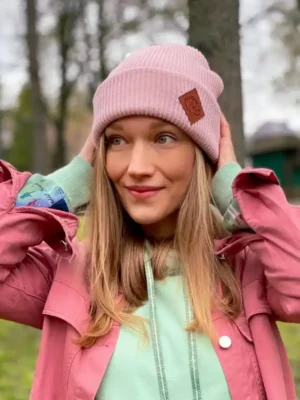 Czapka beanie logo ekoskórka "Jasny róż"