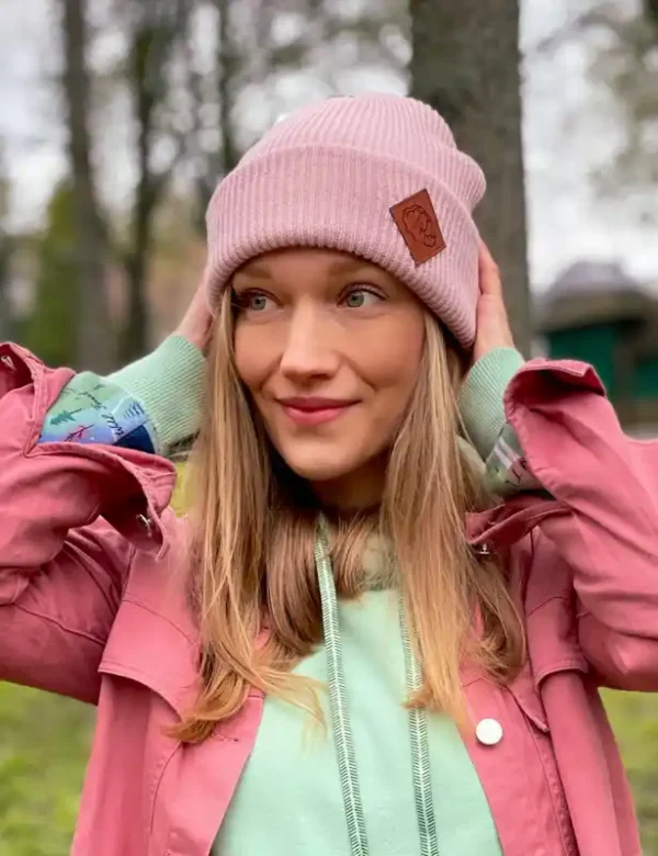 Czapka beanie logo ekoskórka "Jasny róż"