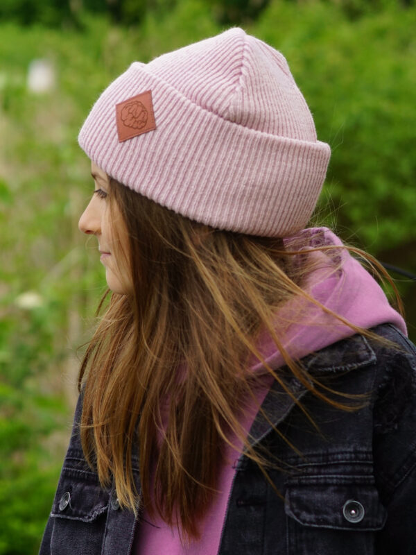 Modna czapka dla dziecka logo ekoskórka "Jasny róż"