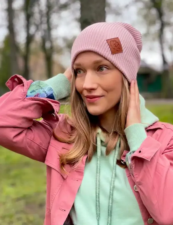 Czapka long logo ekoskórka "Jasny róż"