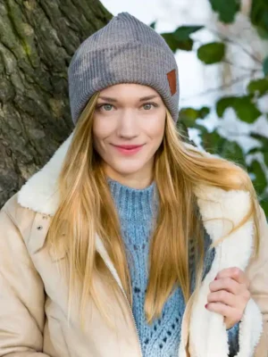 Czapka beanie logo ekoskórka "Ciemny beż"