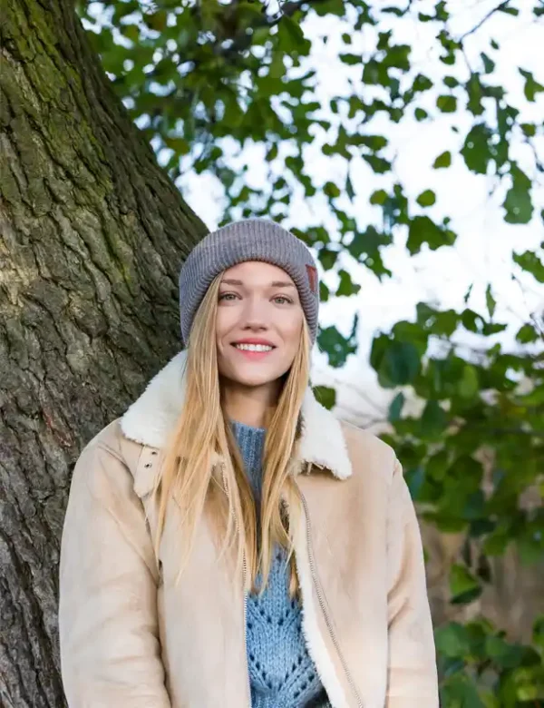 Czapka beanie logo ekoskórka "Ciemny beż"