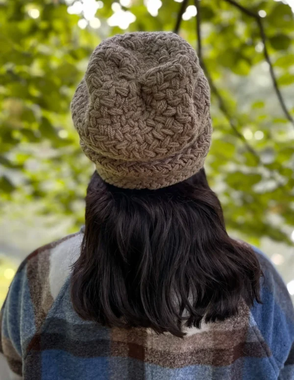 Czapka ręcznie robiona EXPLORER "Ciemny beż"