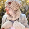 Rękawiczki handmade ze sznureczkiem ,,Jasny beż"