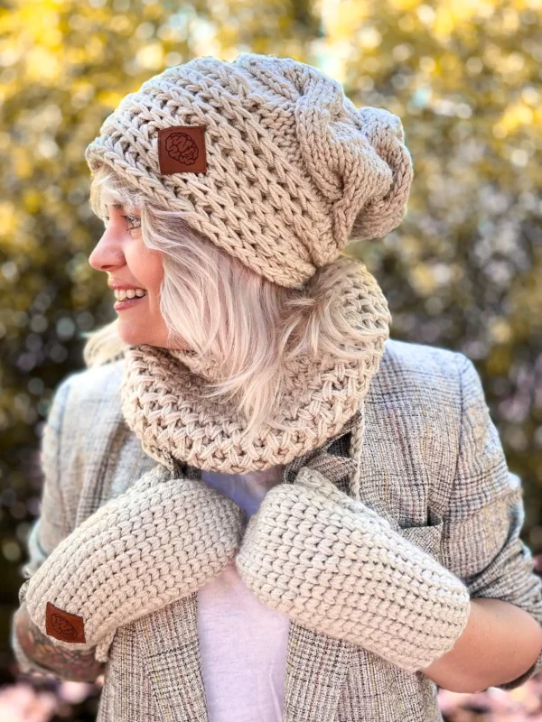Rękawiczki handmade ze sznureczkiem ,,Jasny beż"