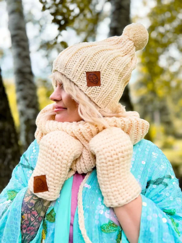 Czapka zimowa podszyta polarem FUN "Ecru"