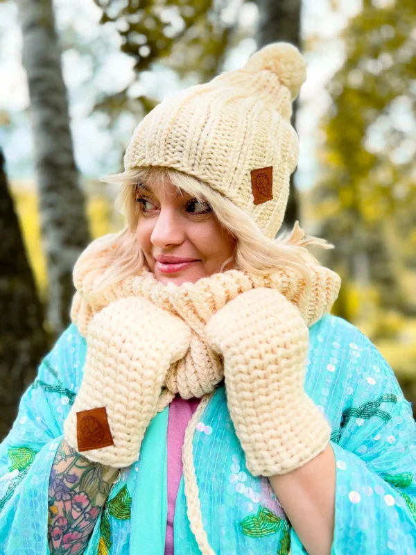 Czapka zimowa podszyta polarem FUN "Ecru"