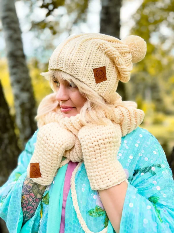 Czapka zimowa podszyta polarem FUN "Ecru"