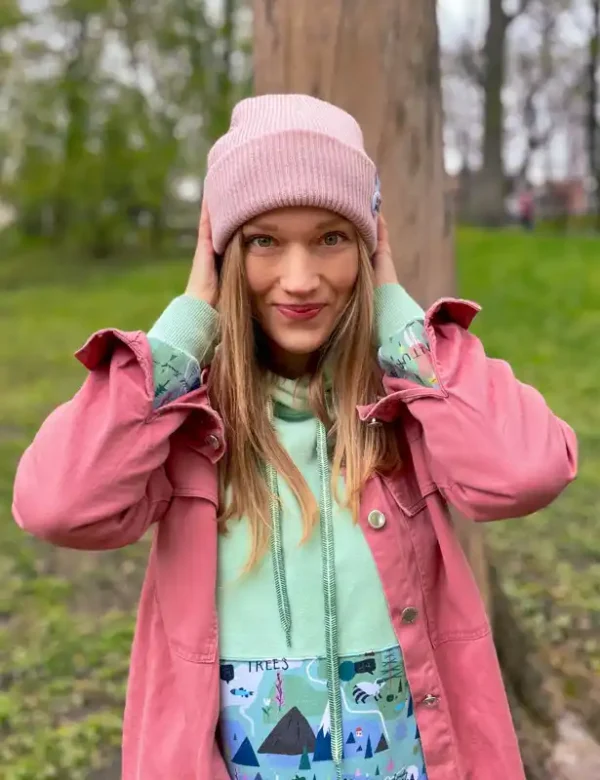 Czapka wywijana logo kolorowe "Jasny róż"