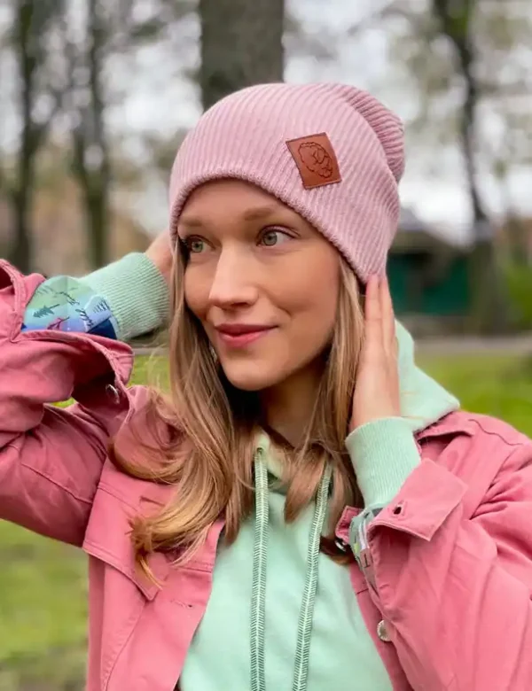 Czapka beanie logo ekoskórka "Jasny róż"