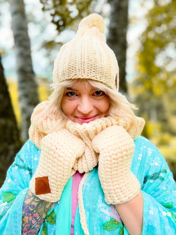 Czapka zimowa podszyta polarem FUN "Ecru"