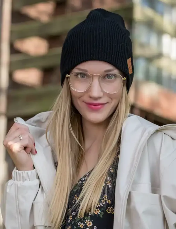 Czapka beanie logo ekoskórka "Czarny"