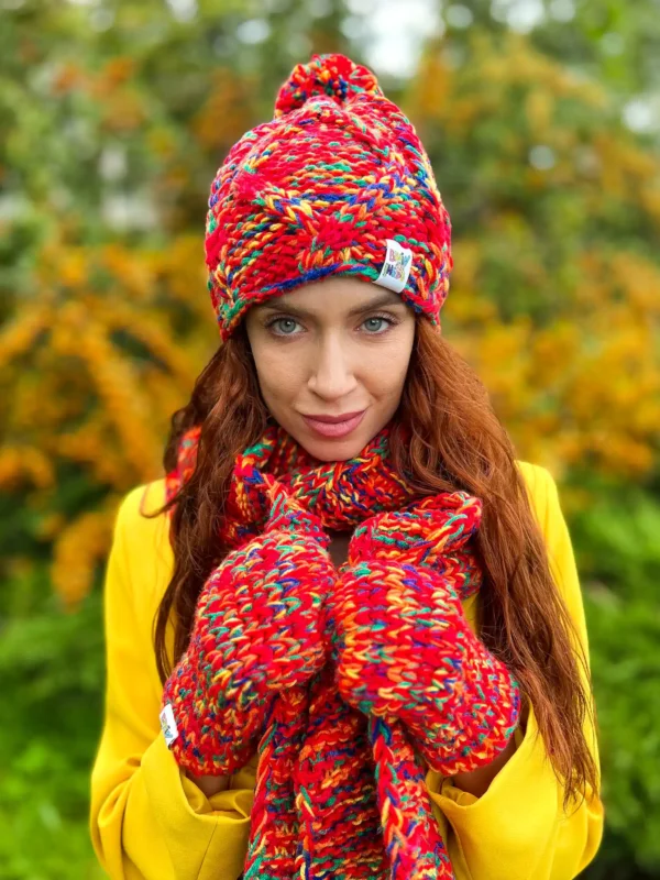 Rękawiczki handmade ze sznureczkiem ,,Czerwienie"