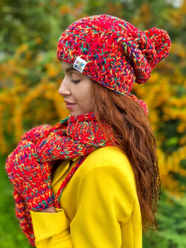 Rękawiczki handmade ze sznureczkiem ,,Czerwienie"
