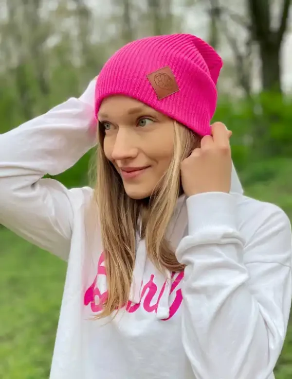 Czapka long logo ekoskórka "Neonowy różowy"