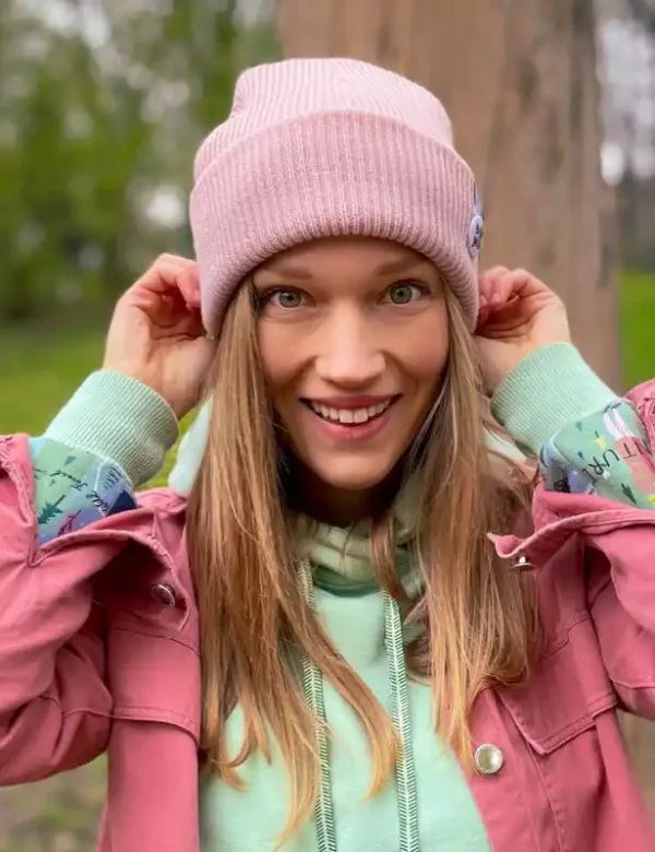 Czapka wywijana logo kolorowe "Jasny róż"