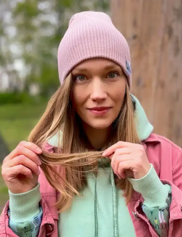 Czapka slouchy logo kolorowe "Jasny róż"