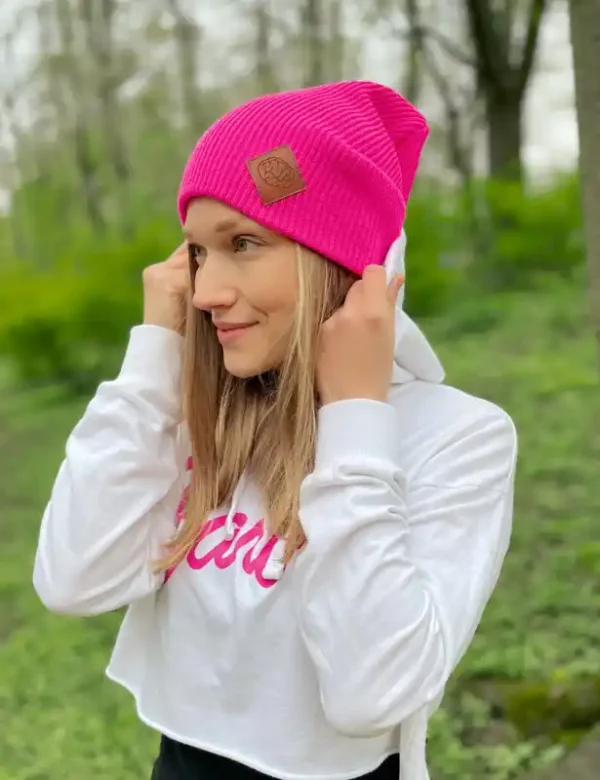 Czapka beanie logo ekoskórka "Neonowy różowy"