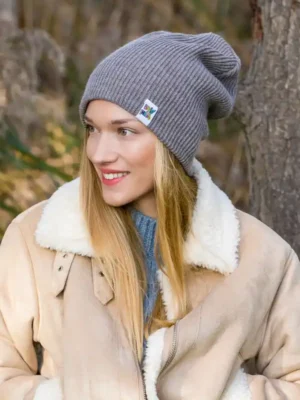 Czapka slouchy logo kolorowe "Ciemny beż"