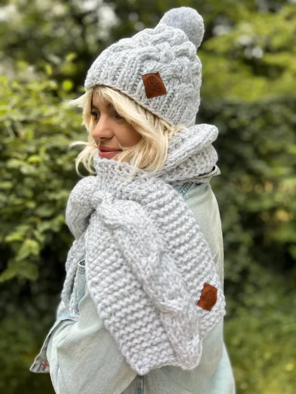 SZAL handmade "Wybielony szary szalik"