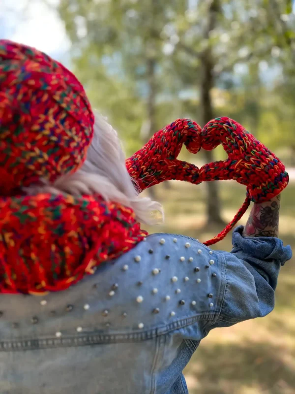 Rękawiczki handmade ze sznureczkiem ,,Czerwienie"
