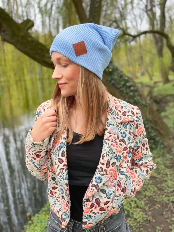 Czapka long logo ekoskórka "Jasny niebieski"