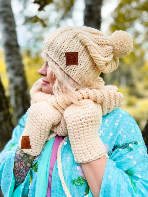 Czapka zimowa podszyta polarem FUN "Ecru"