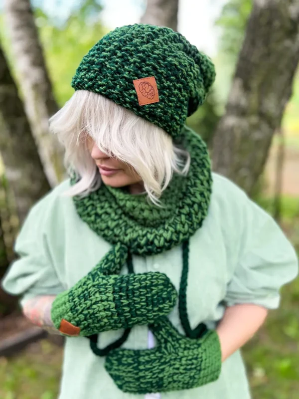 Czapka zimowa slouchy NEVERLAND "Soczysta zieleń"