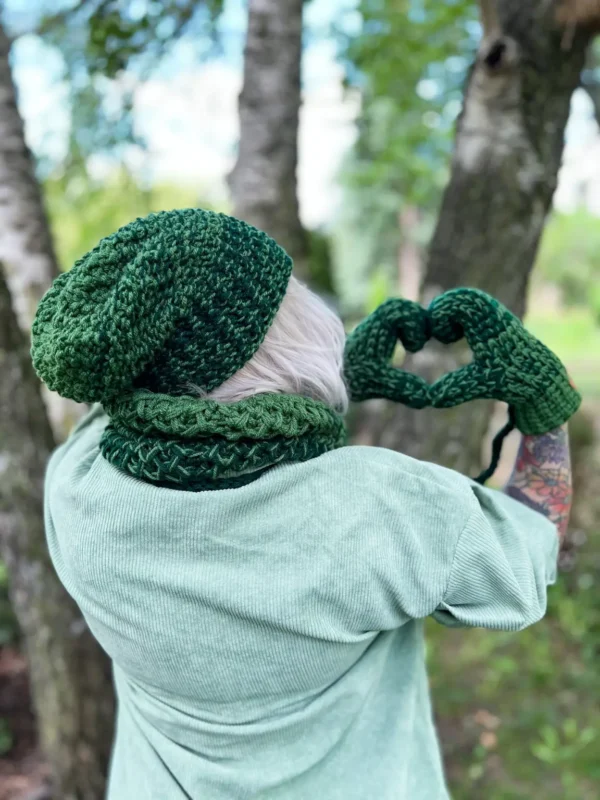 Czapka zimowa slouchy NEVERLAND "Soczysta zieleń"