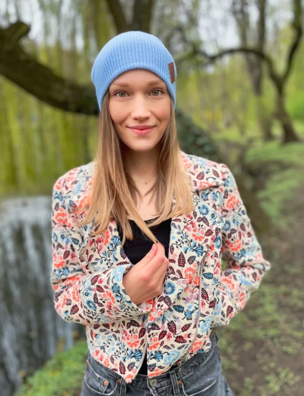 Czapka long logo ekoskórka "Jasny niebieski"