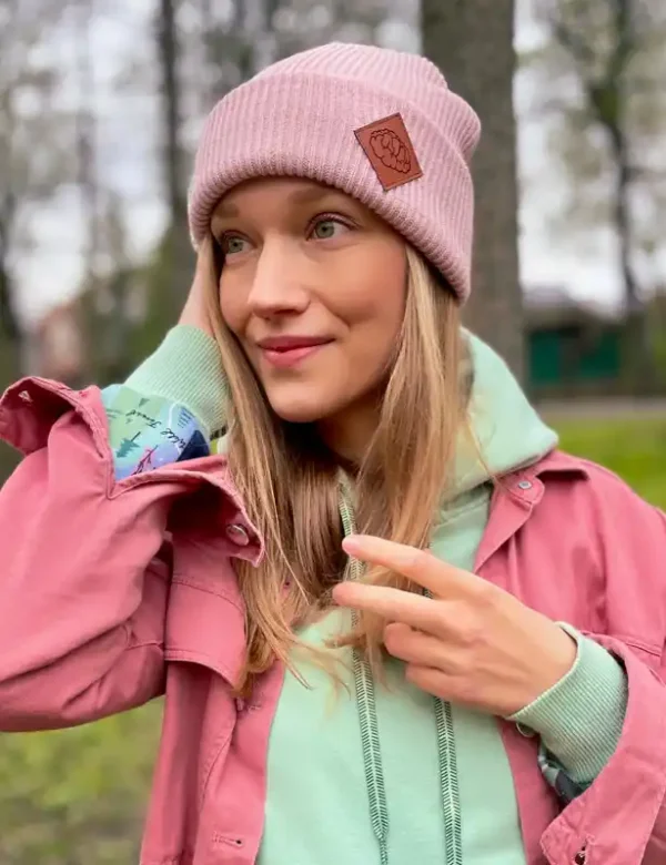 Czapka beanie logo ekoskórka "Jasny róż"