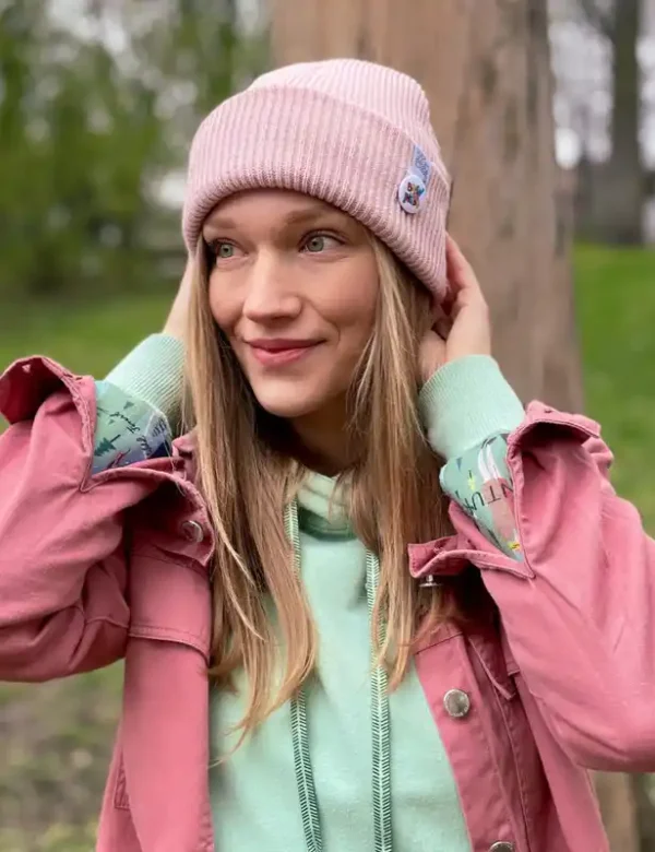 Czapka slouchy logo kolorowe "Jasny róż"